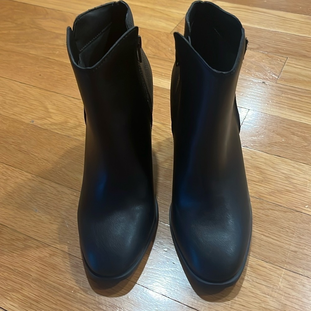NWOT Sun +stone Gracey black  faux leather block heel ankle boots size 9 .